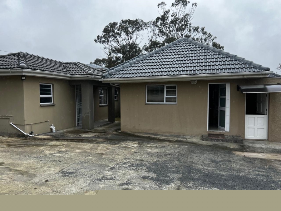 8 Bedroom Property for Sale in Abbotsford Eastern Cape